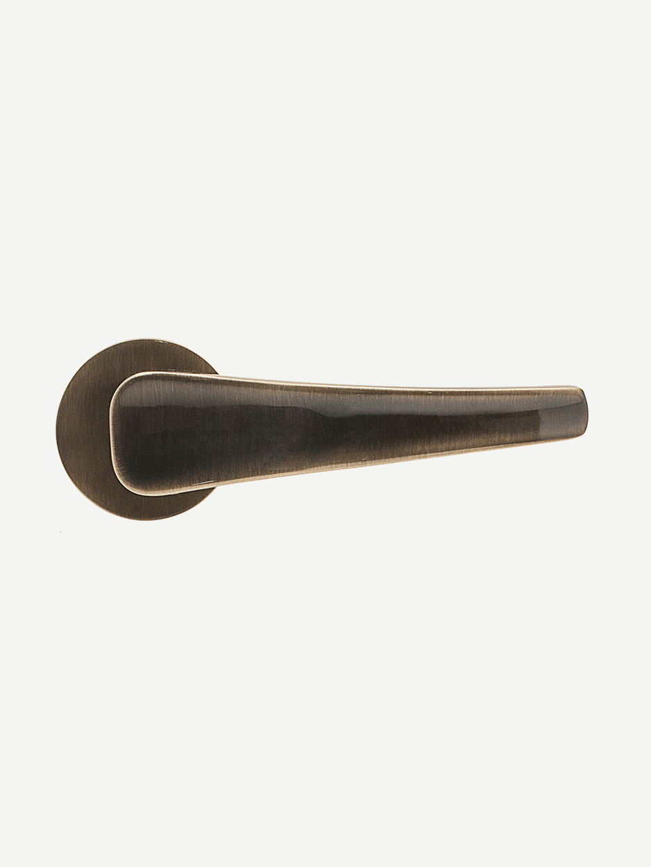 Luxury interior door lever handles in solid brass