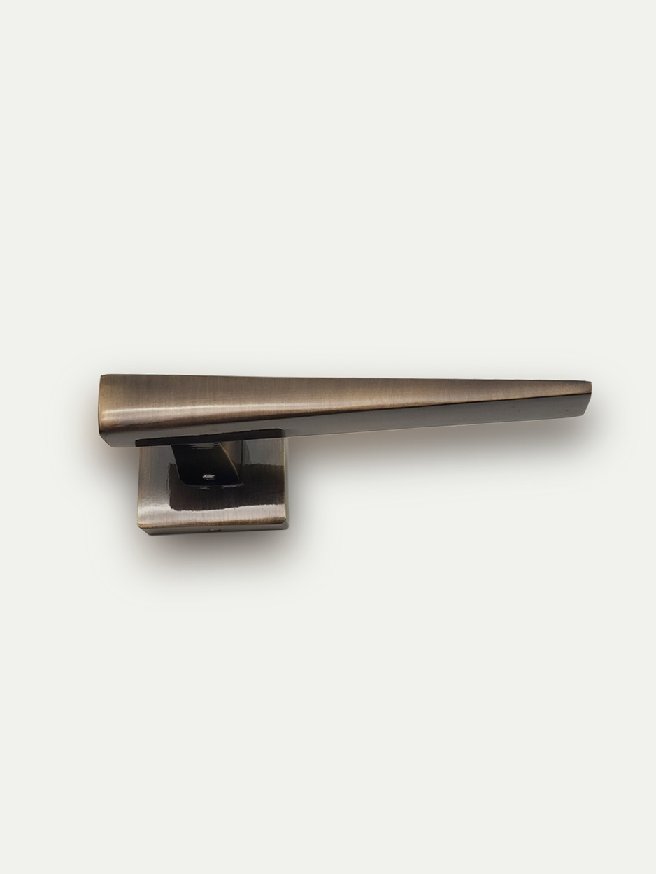 DURABLE SOLID BRASS DECORATIVE HARDWARE FOR INTERIOR DOORS 
