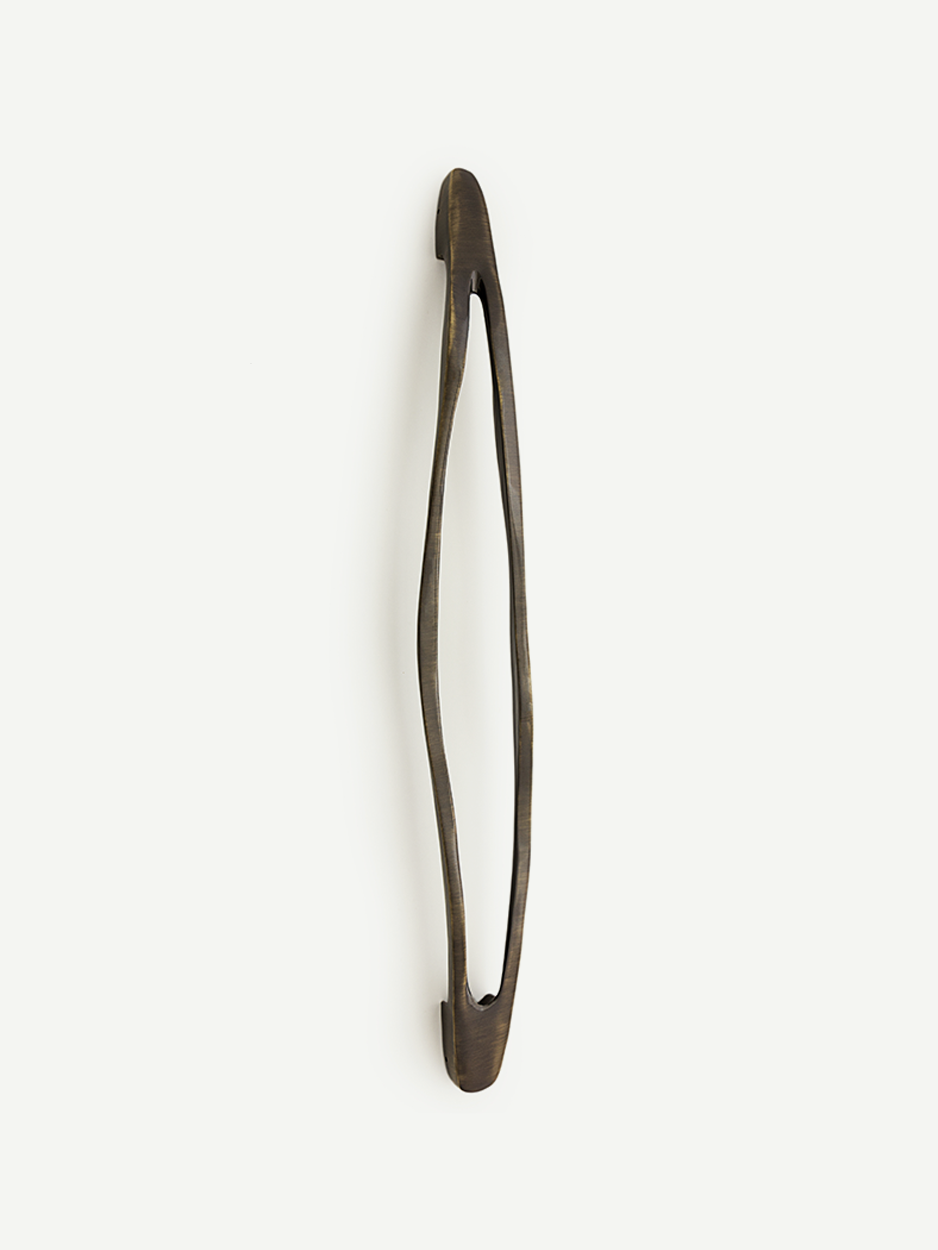 Front door pull handle in handcrafted brass